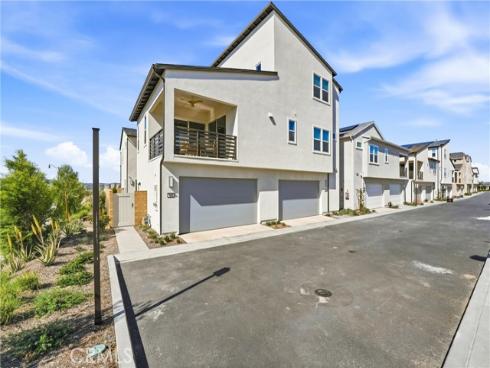 458  Loon  , Irvine, CA