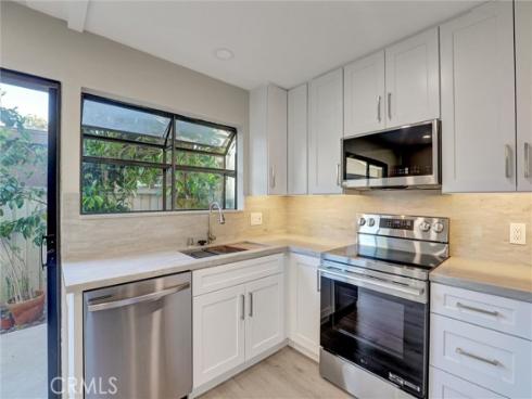 93  Streamwood  , Irvine, CA