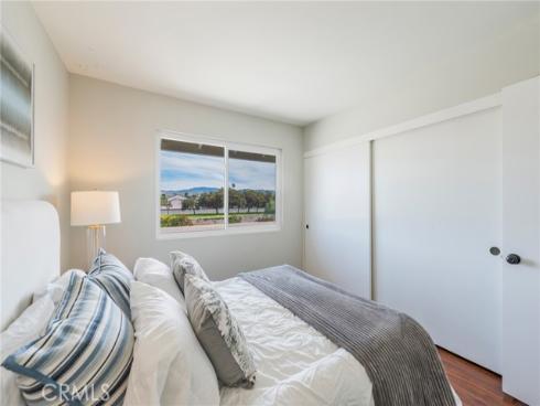 32  Goldenbush  , Irvine, CA