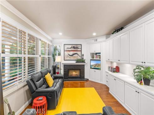 66  Montrose  , Irvine, CA