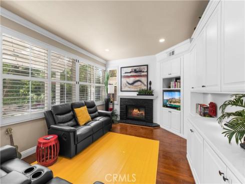 66  Montrose  , Irvine, CA