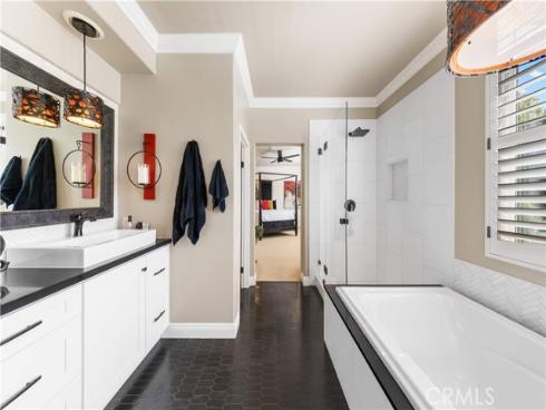 66  Montrose  , Irvine, CA