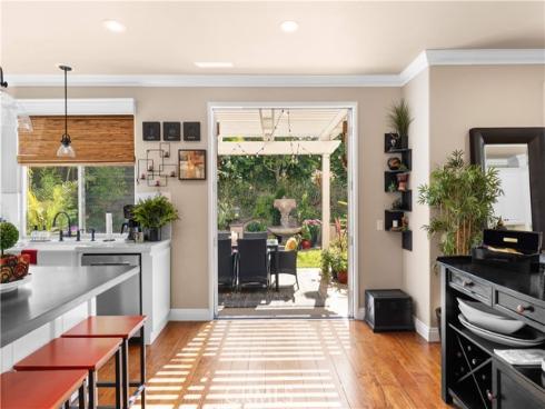 66  Montrose  , Irvine, CA