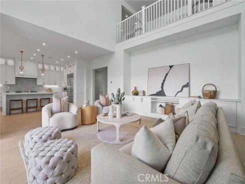 107  Orbit  , Irvine, CA