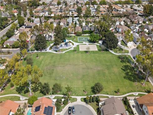 39  Cape Cod  , Irvine, CA