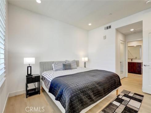 2536  Nolita  , Irvine, CA