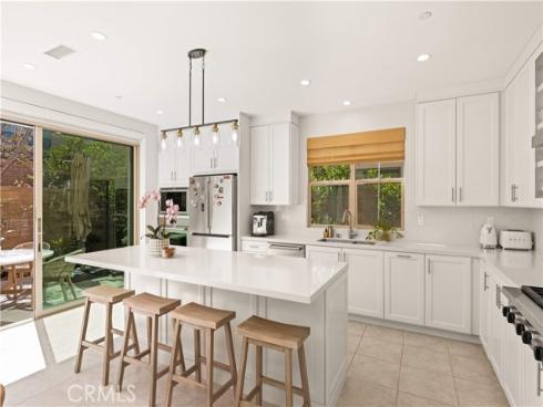 60  Rotunda  , Irvine, CA