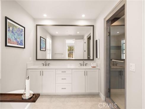 60  Rotunda  , Irvine, CA