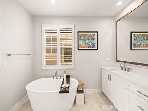 60  Rotunda  , Irvine, CA