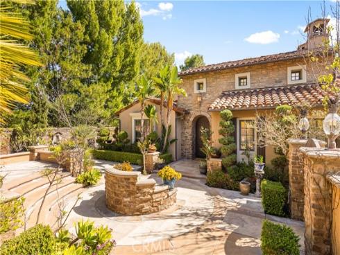 20  Blue Summit  , Irvine, CA