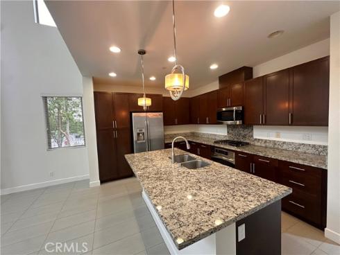 27  Soho  , Irvine, CA