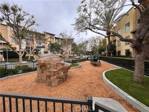 27  Soho  , Irvine, CA