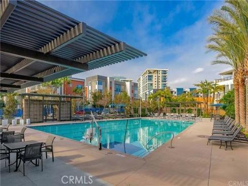 27  Soho  , Irvine, CA