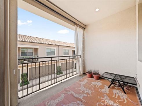 134  Canvas  , Irvine, CA