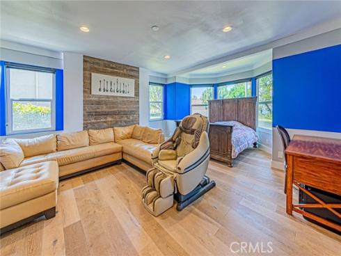 6  Sirius  61 , Irvine, CA