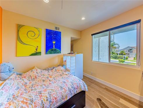6  Sirius  61 , Irvine, CA