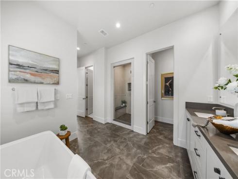 237  Pinnacle  , Irvine, CA