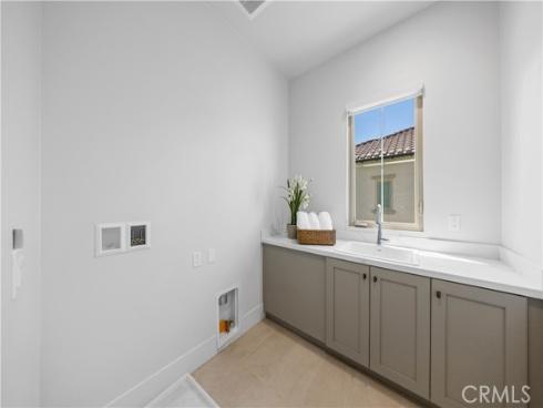 237  Pinnacle  , Irvine, CA