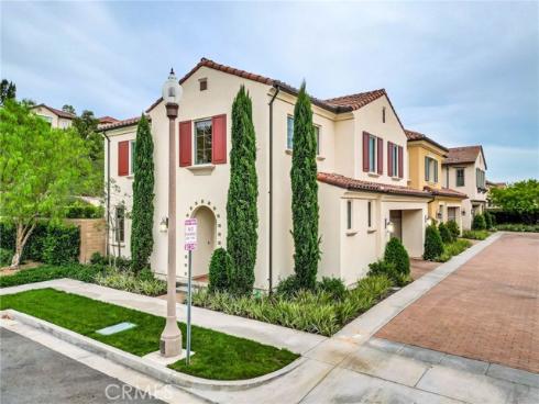 100  Della  , Irvine, CA