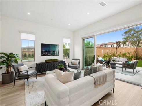 122  Glydon  , Irvine, CA