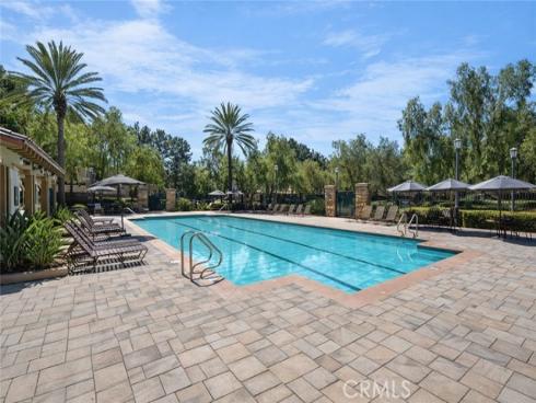 2405 Crescent Oak