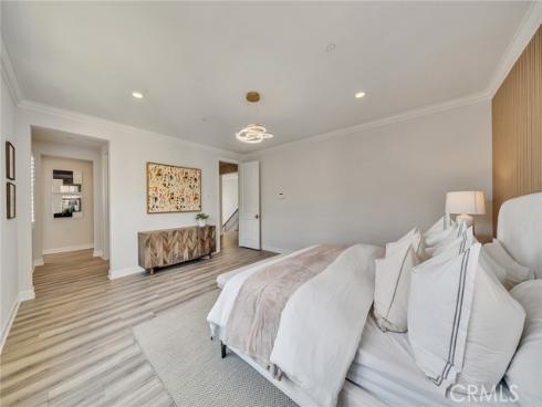 80  Rossmore  , Irvine, CA