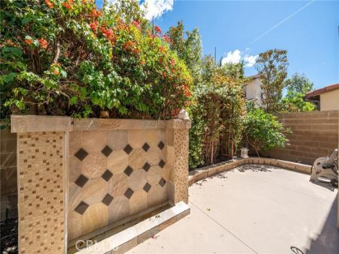 80  Rossmore  , Irvine, CA