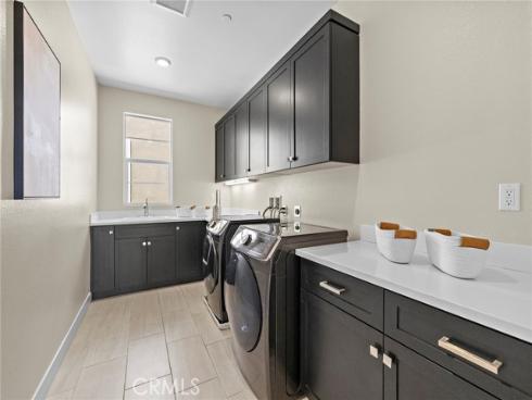 77  Pelican  , Irvine, CA