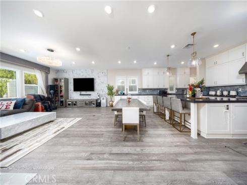 81  Ray  , Irvine, CA