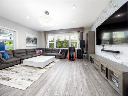 81  Ray  , Irvine, CA