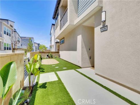 426  Lobata  , Irvine, CA