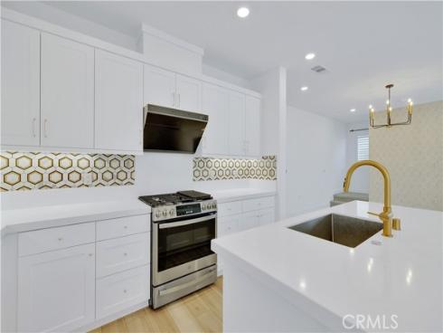 426  Lobata  , Irvine, CA