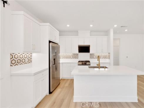426  Lobata  , Irvine, CA