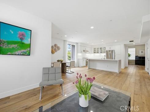 587 Rockefeller