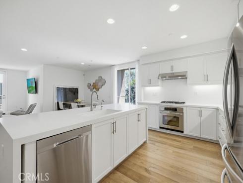 587  Rockefeller  , Irvine, CA