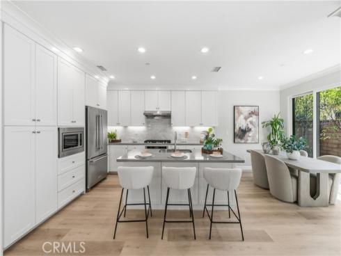 192  Crescent Moon  , Irvine, CA