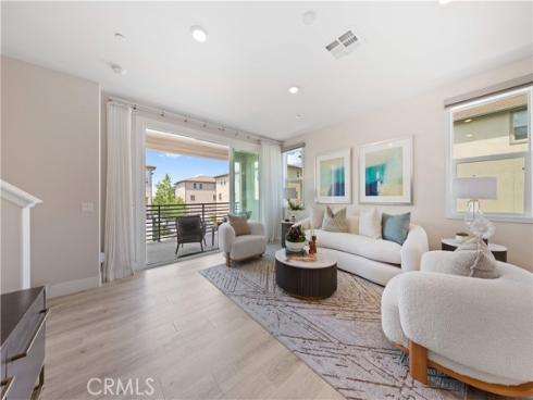 411 Chorus , Irvine, CA