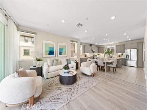 411 Chorus , Irvine, CA