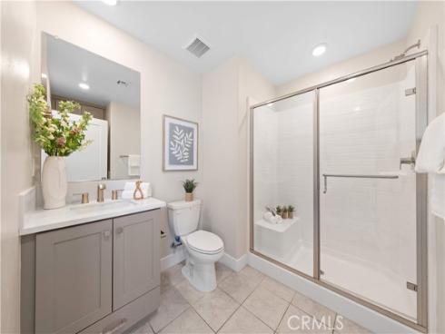 411 Chorus , Irvine, CA