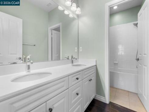 217 Mantle , Irvine, CA