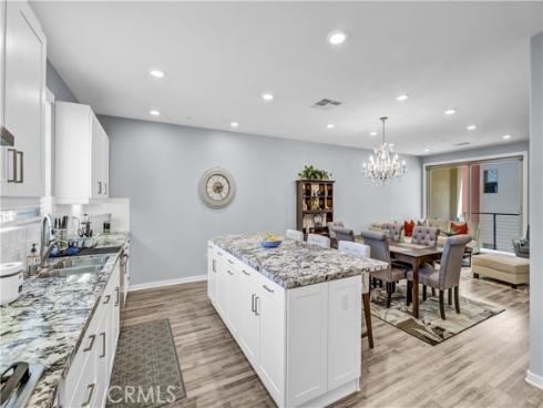 212 Paramount , Irvine, CA