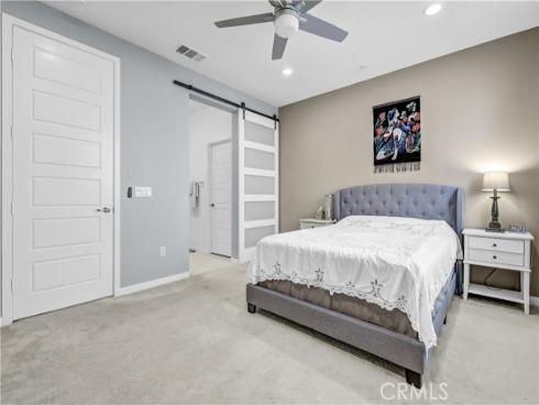 212 Paramount , Irvine, CA