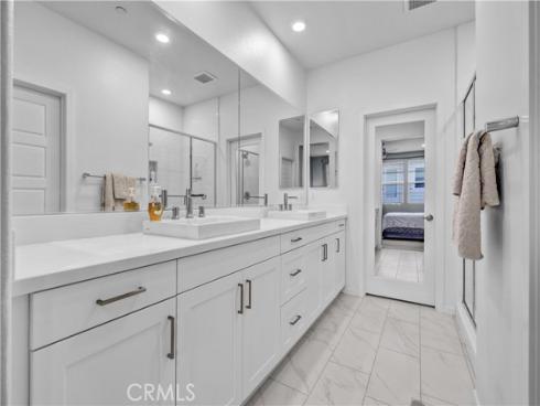 212 Paramount , Irvine, CA