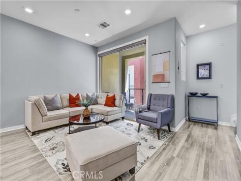 212 Paramount , Irvine, CA