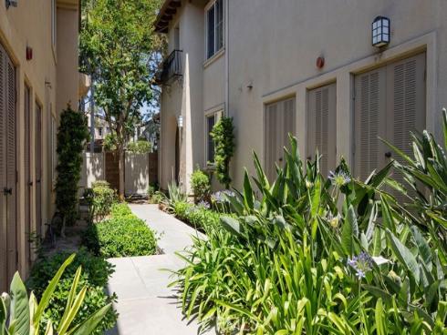 10 Salton , Irvine, CA