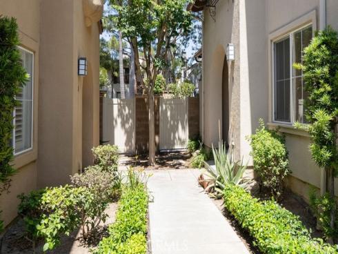 10 Salton , Irvine, CA
