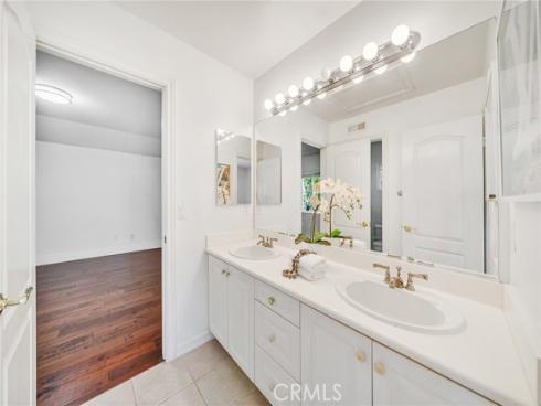 7 Bayleaf Ln , Irvine, CA