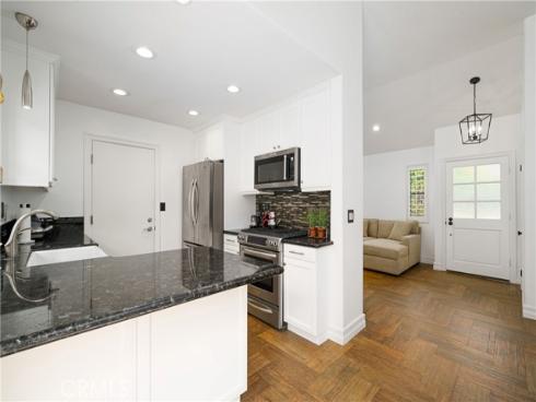 20 Wintermist 86 , Irvine, CA