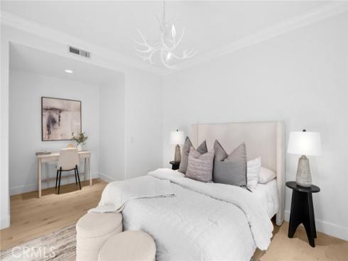 25 Twiggs , Irvine, CA