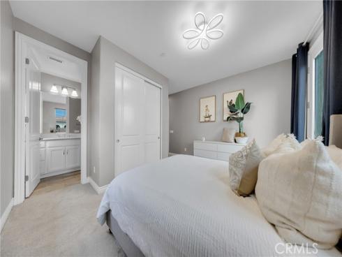 60 Dunmore , Irvine, CA